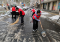 白雪更映“志愿红”——易县开展扫雪破冰志愿服务活动